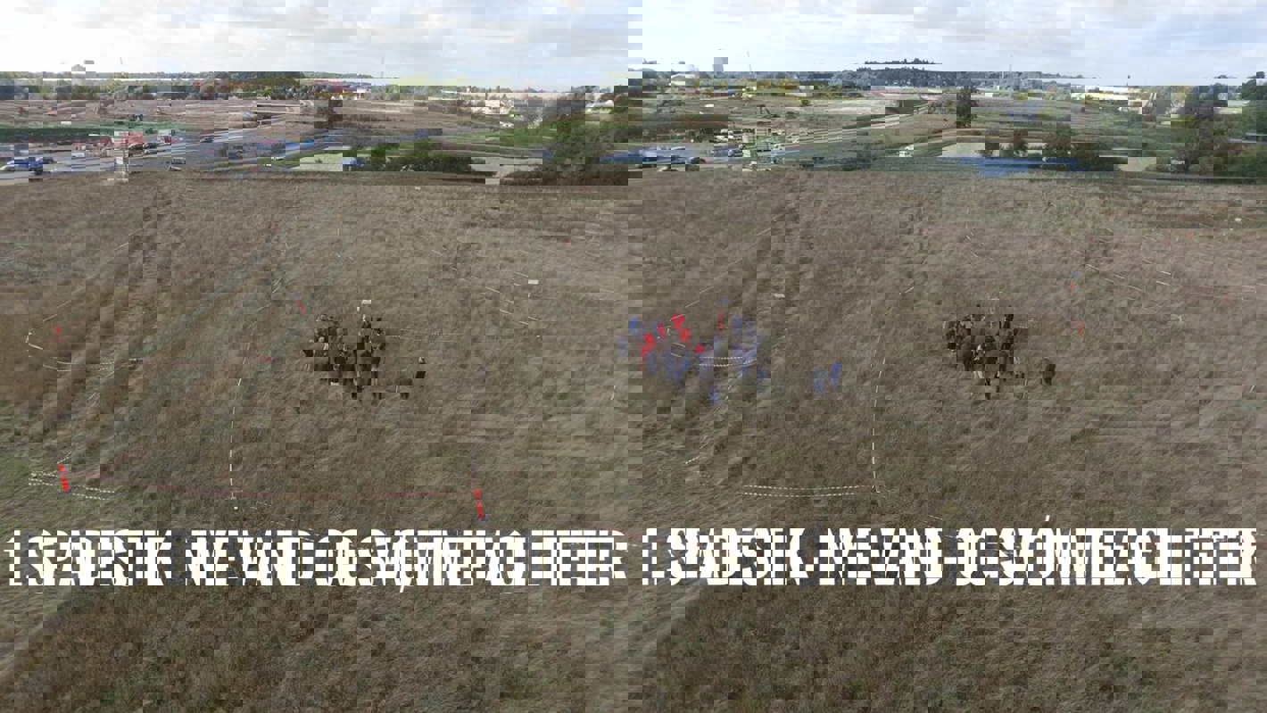 Mark med mennesker på.